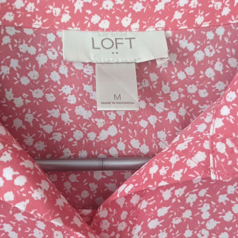 LOFT Roll tab sleeve button down floral blouse - Picture 5 of 7